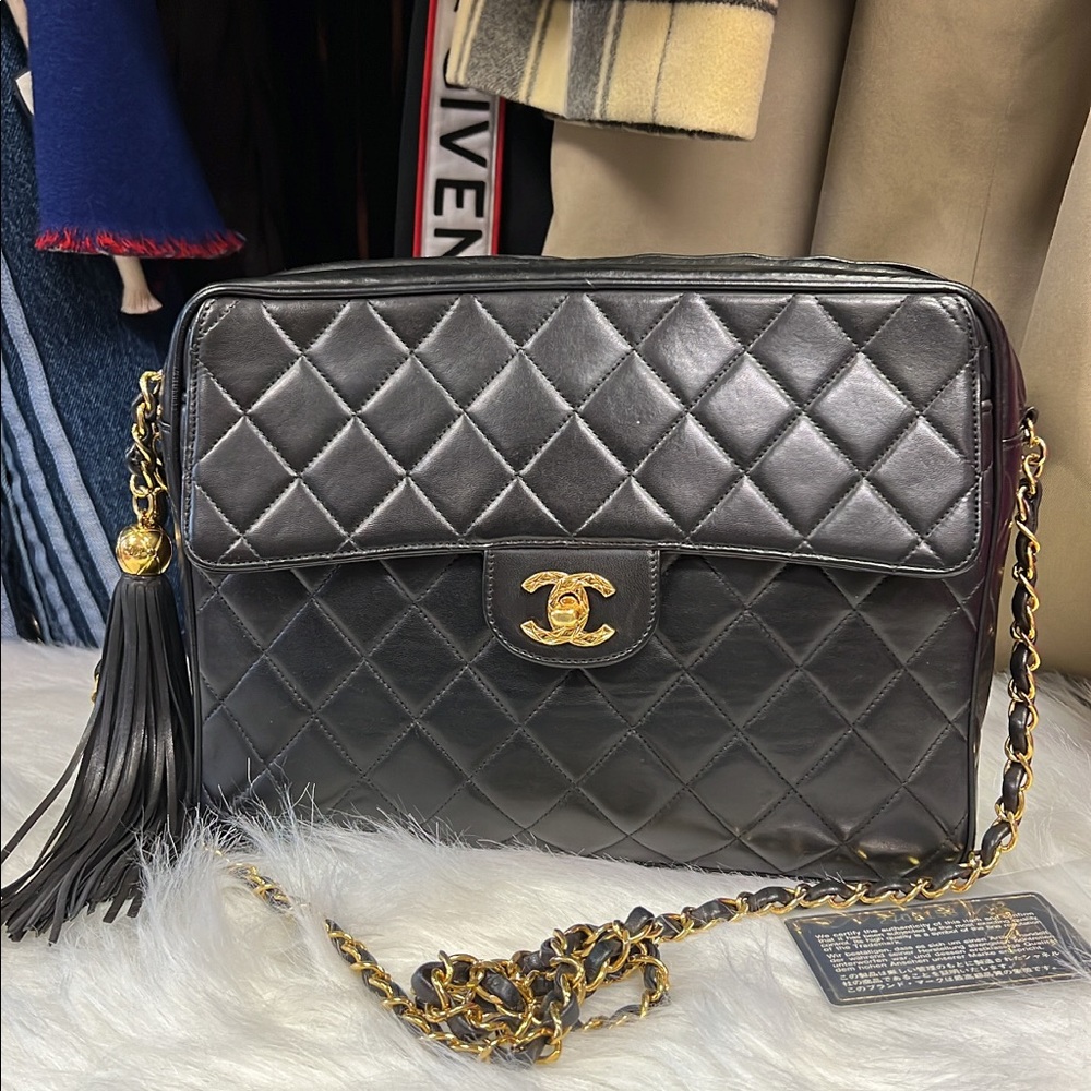 Chanel crossbody/ shoulder